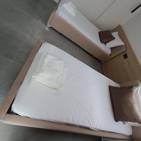 Sun George Bed & Breakfast Himare Bagian luar foto