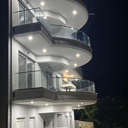 Sun George Bed & Breakfast Himare Bagian luar foto