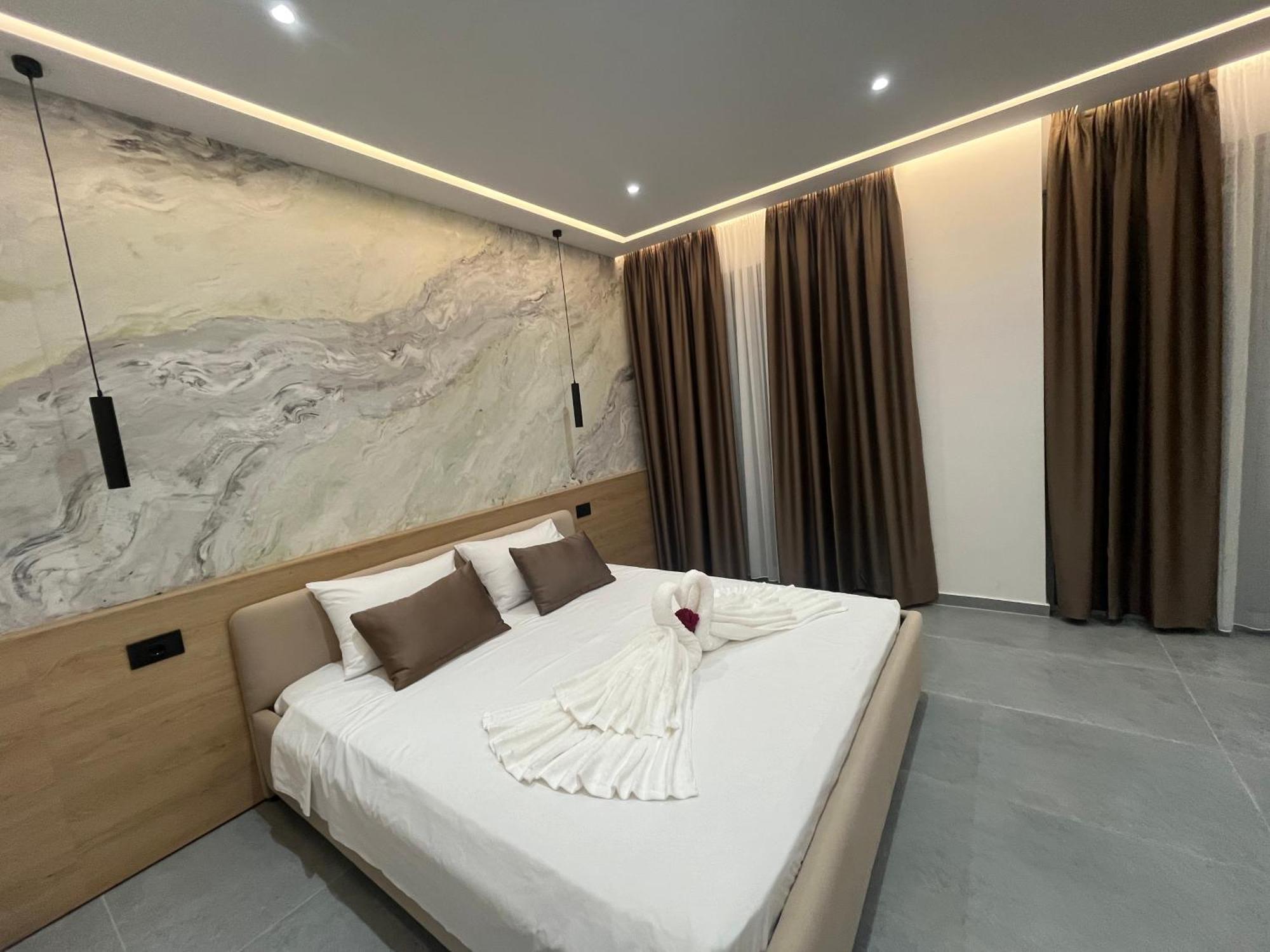 Sun George Bed & Breakfast Himare Bagian luar foto