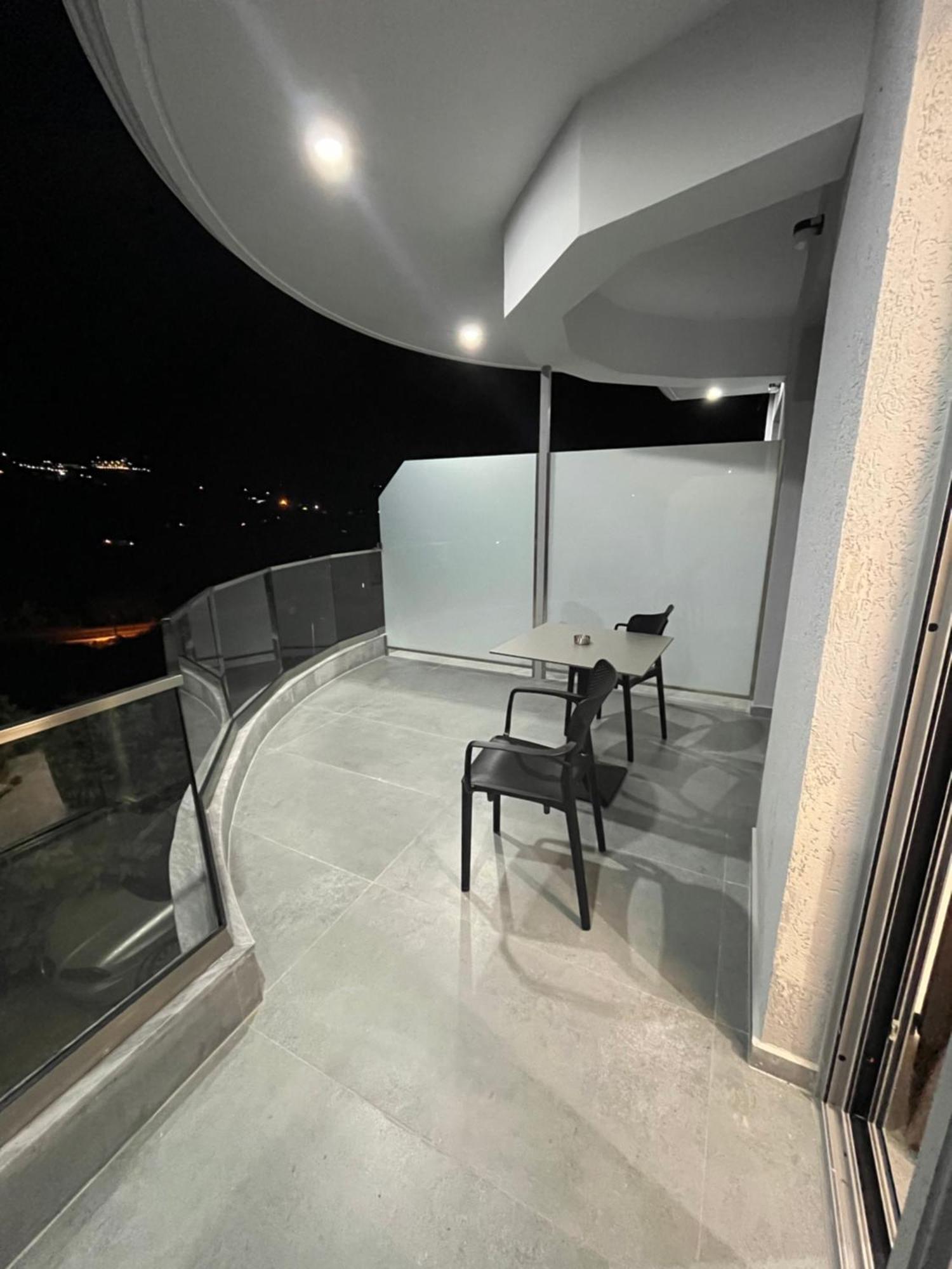 Sun George Bed & Breakfast Himare Bagian luar foto