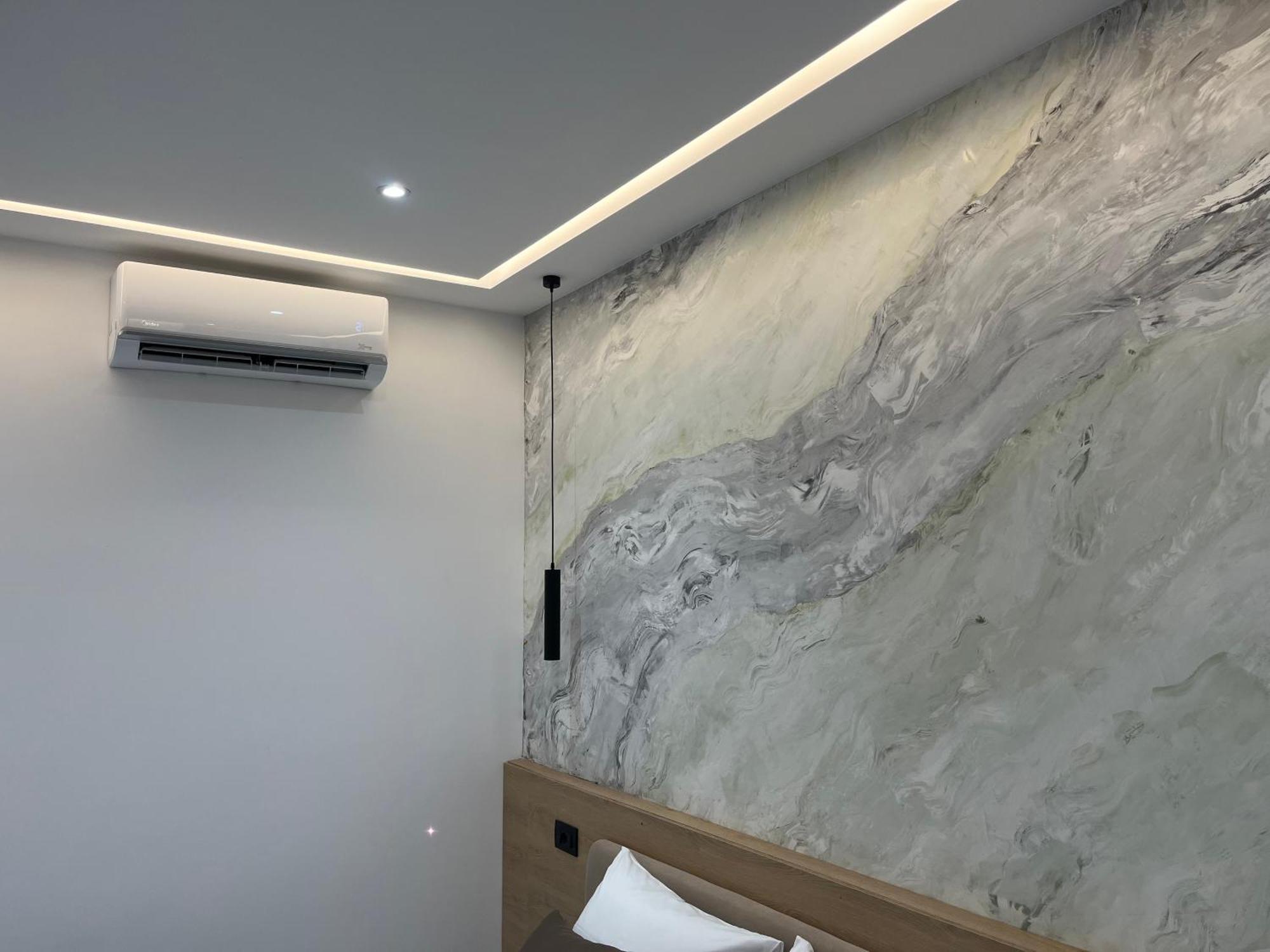 Sun George Bed & Breakfast Himare Bagian luar foto