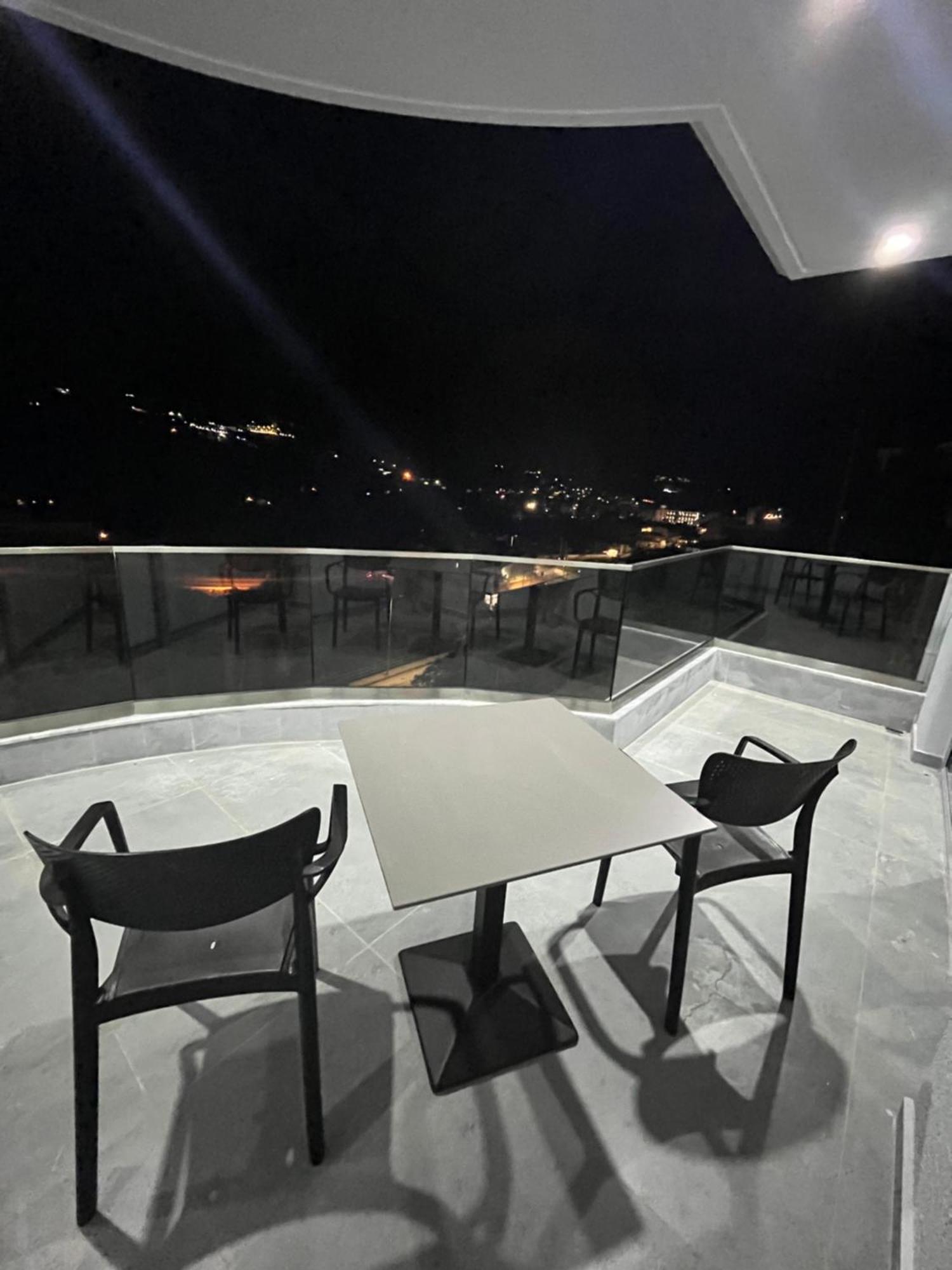 Sun George Bed & Breakfast Himare Bagian luar foto