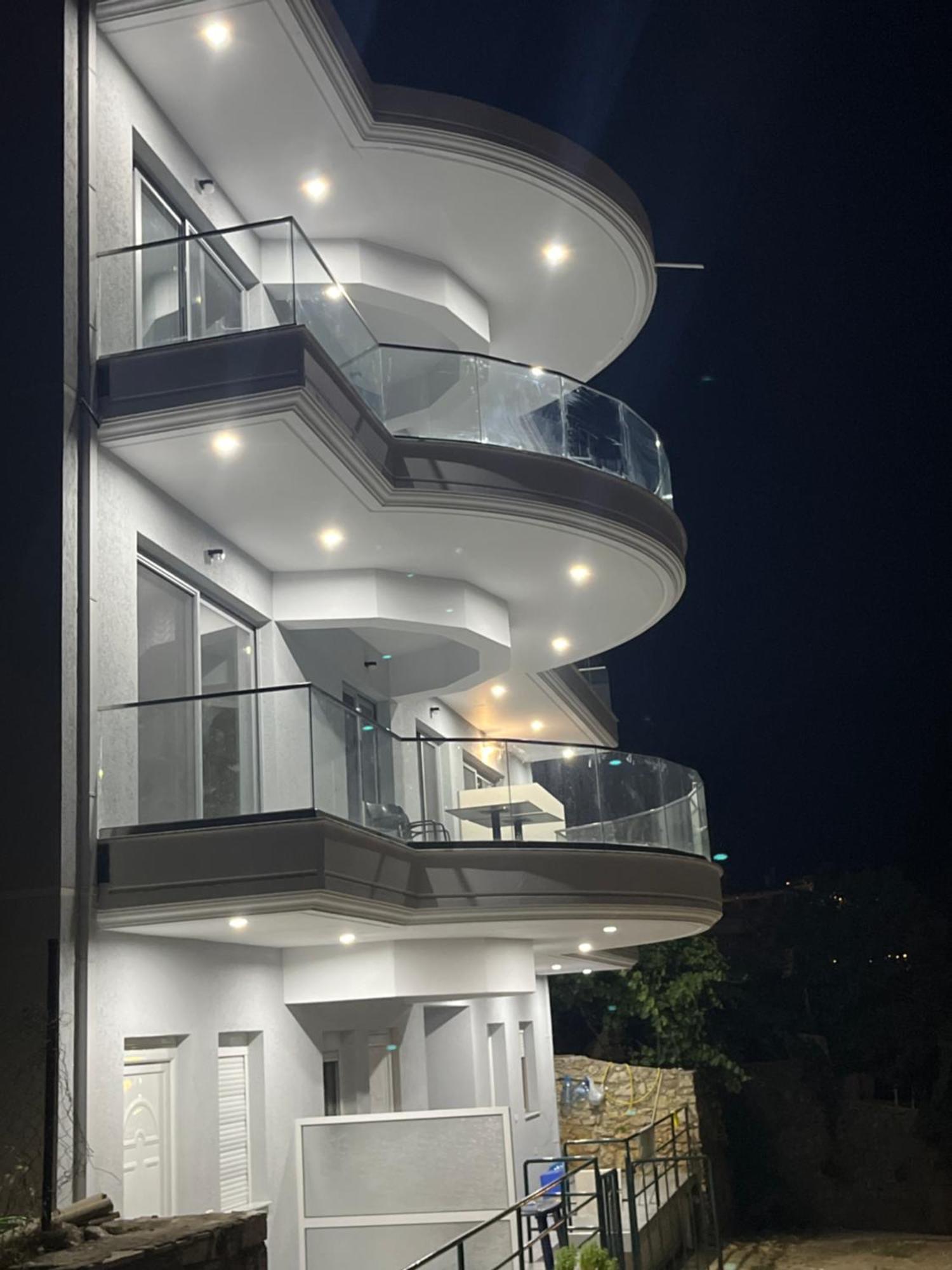 Sun George Bed & Breakfast Himare Bagian luar foto