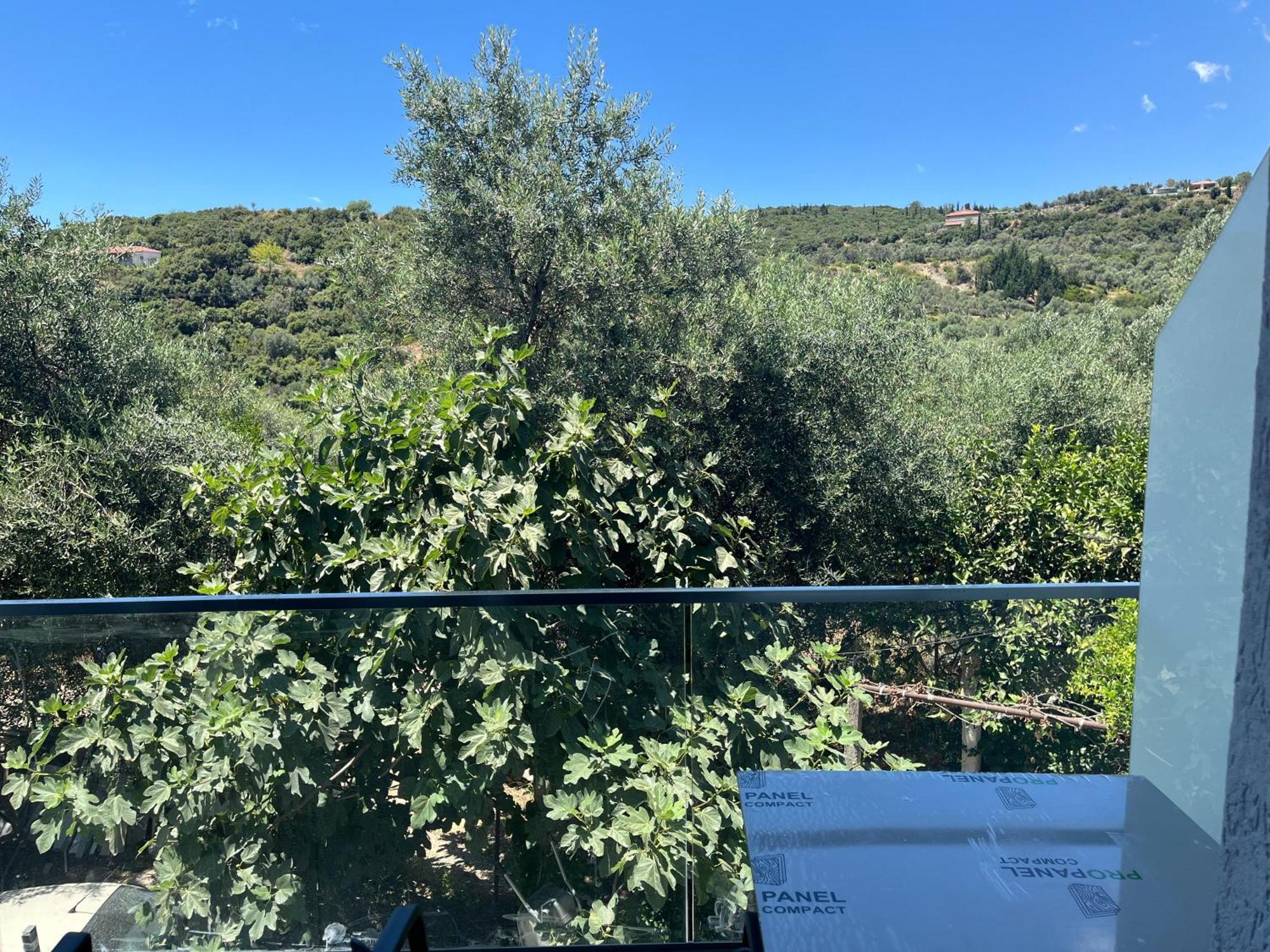Sun George Bed & Breakfast Himare Bagian luar foto
